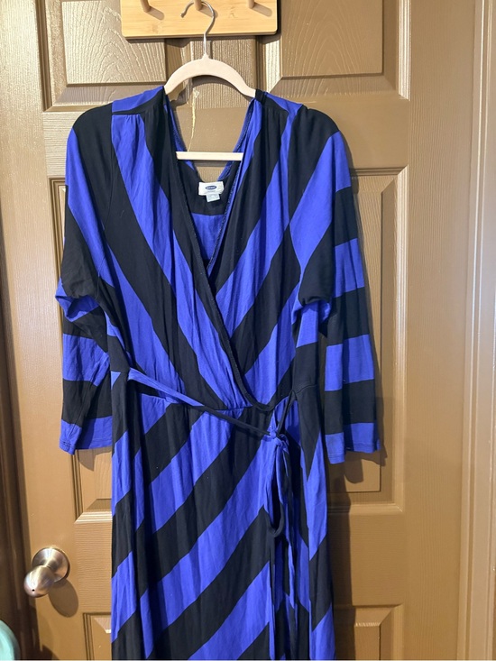 Old Navy Dresses & Skirts - Old Navy Black and Royal Blue Diagonal Wrap Midi Dress